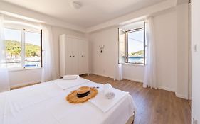 Central Seaside Residence